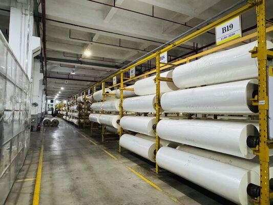 高清度のPET熱ラミネーションフィルム 輝き度90度以上 11-250ミクロン厚さ 熱ラミネーター