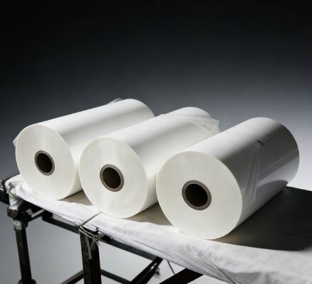 マットラミネーションフィルム 17 ~ 45 マイクロン 厚さと滑らかなマット表面質感 双面コロナ処理