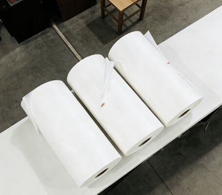 金属化PETフィルム 化学抵抗性と反射性表面仕上げ パーソナライズされた厚さ12-30ミクロン