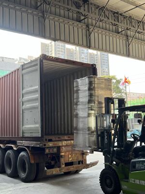 100mm から 2200mm の幅 と 食品 グレード の 熱 粘着 剤 を 持つ ダブル コロナ 処理 型 ラミナ 化 フィルム ロール