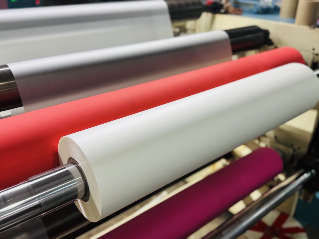 カスタマイズ可能なラベル付きプレミアムマットラミネートフィルム 長い保存期間とシームレスな仕上がりで保護を強化