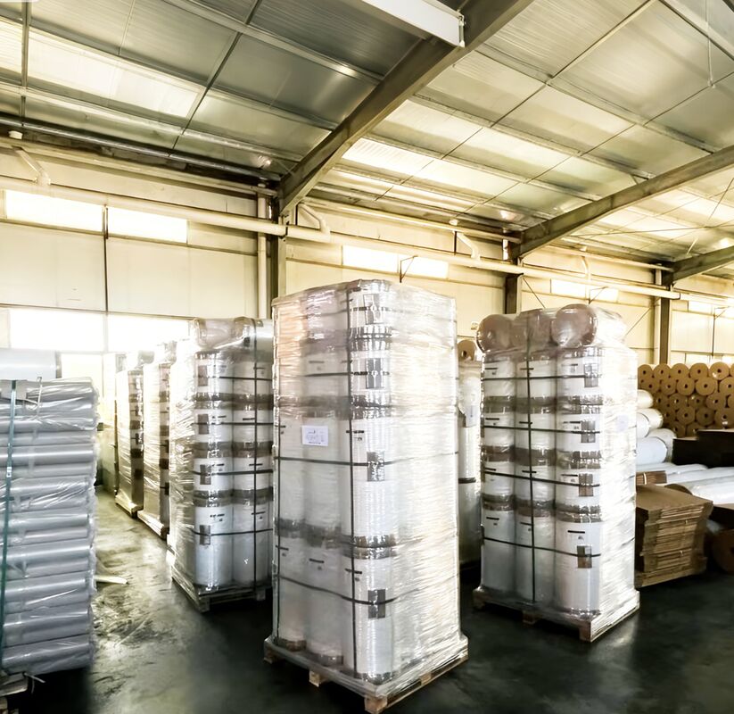 90 GU 以上の輝きレベル 湿度防止とダブルサイドコロナ処理の輝きラミネーションフィルム