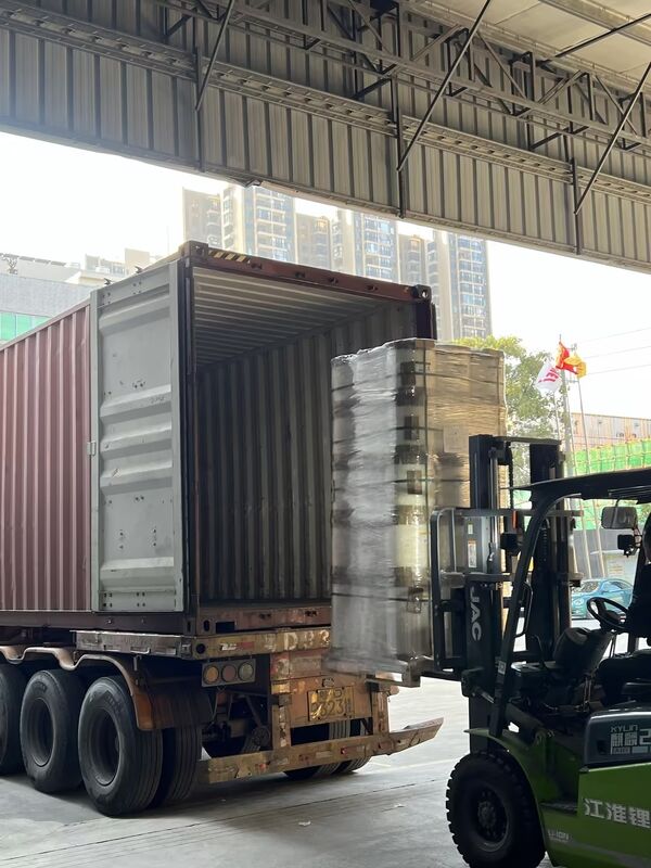 100mm から 2200mm の幅 と 食品 グレード の 熱 粘着 剤 を 持つ ダブル コロナ 処理 型 ラミナ 化 フィルム ロール