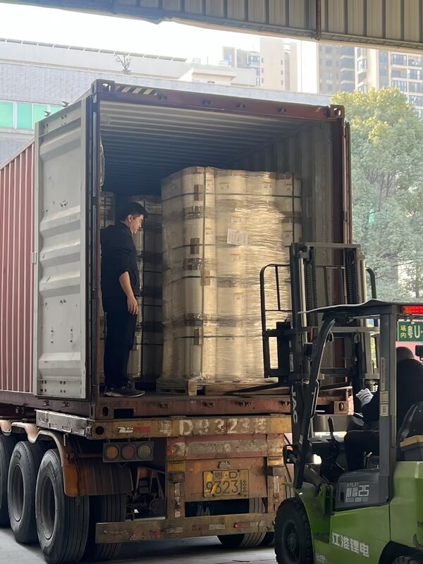 1 インチまたは3 インチコアブックラミネートフィルム,最大400m/minラミネート速度と11-250ミクロン厚さ