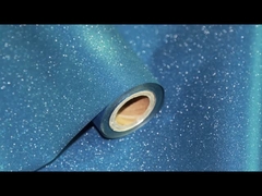 輝く 優雅さ: 青い 輝き の 塗布 フィルム が 動作 し て いる!