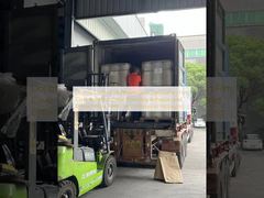 ダブルコロナ処理グロスラミネートフィルム クリア接着剤 色は、プロフェッショナルなパッケージングに接着性と鮮やかな光沢仕上げを提供します。