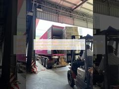 ポスター用グロスラミネートフィルム、ホットラミネートフィルム。ポスターに鮮明で光沢のある表面と耐久性のある保護を提供します。